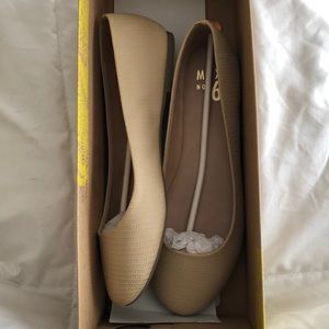 Mix No. 6 size 7.5 beige flats